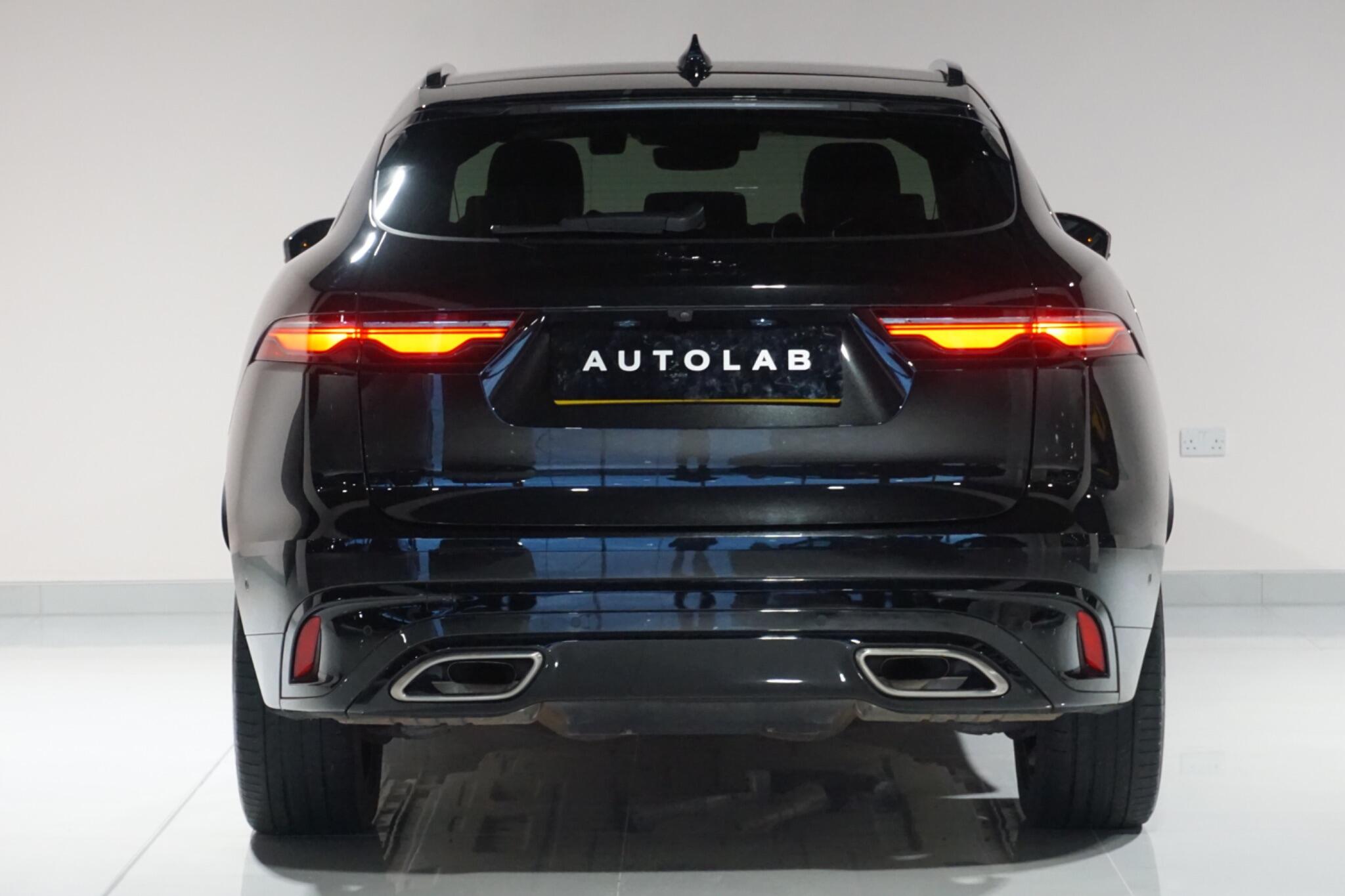 Jaguar F-PACE 3.0 D300 MHEV R-Dynamic HSE Black SUV 5dr Diesel Auto AWD Euro 6 (s/s) (300 ps)